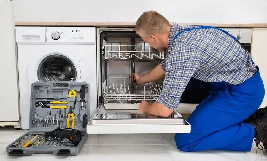 Sultanbeyli Miele servisi teknisyen ekibi beyaz eşya tamiri yaparken
